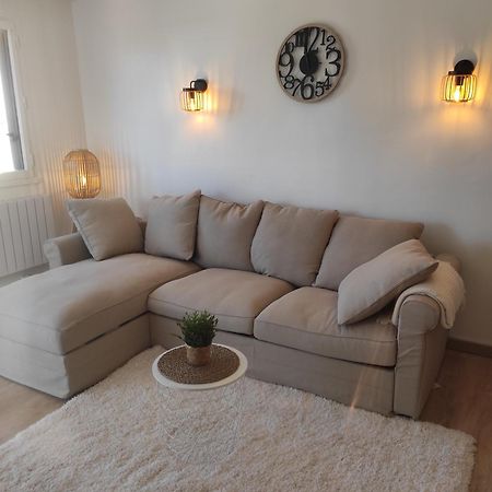 Centre Port,Studio Cosy,Vue Piscine Et Sur Le Parking Prive Ainsi Que Le Mont Saint Martin Agde Exterior foto